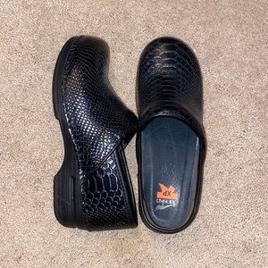 Leather Dansko size 40 Slip Resistant Clugs